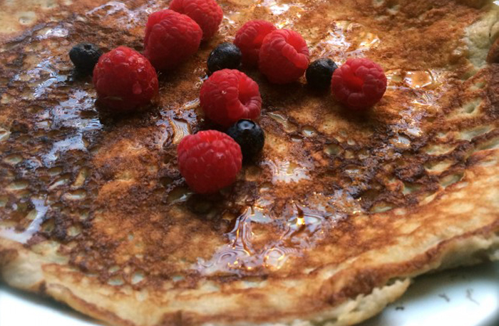 Molly Sandéns nyttiga (och superenkla) bananpannkakor – så gör du dem!