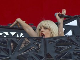 Topp 10: Lady Gagas knäppaste outfit - Hint