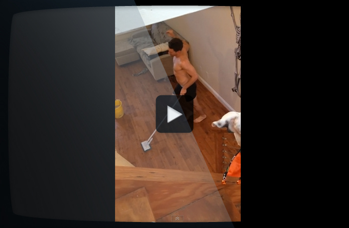 Rumskompisen dansar loss när han han tror att ingen ser på – och är bara SÅ skön