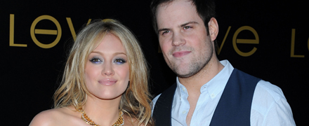 Hilary Duff visar upp sin ring!