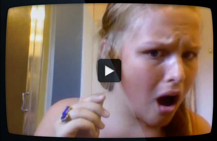 Den här tjejens tutorial slutar inte som det var tänkt – se chocken när hon inser det…