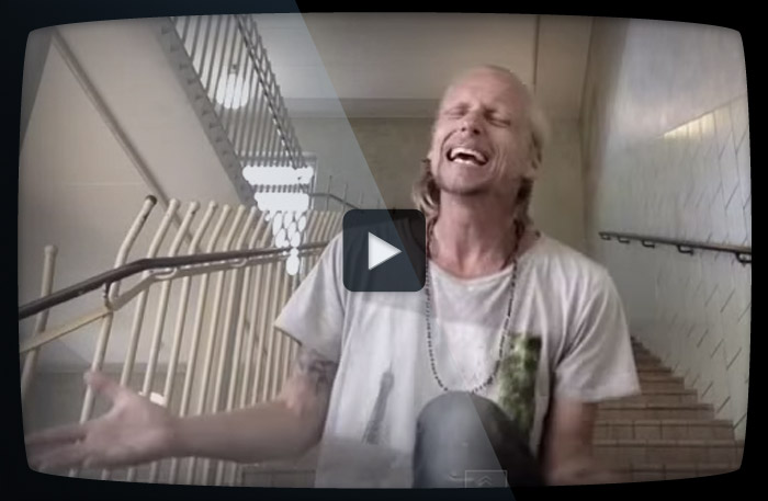 Se lärarens grymma tolkning av ”I will always love you” – som är en hyllning till hans elever