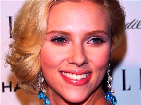Scarlett förnekar nya näsan