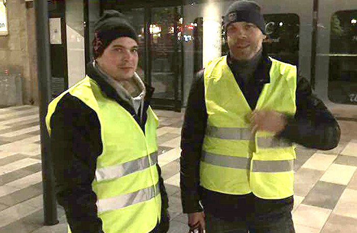 Rädd när du går ensam på kvällen? Här är killarna som vill hjälpa dig hem säkert