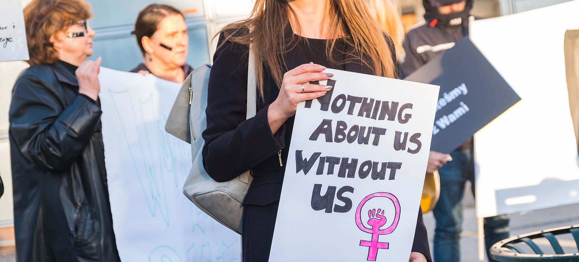 Kvinnor i Europa enades i massiv protest mot abortförbud – men vad har egentligen hänt i Polen?