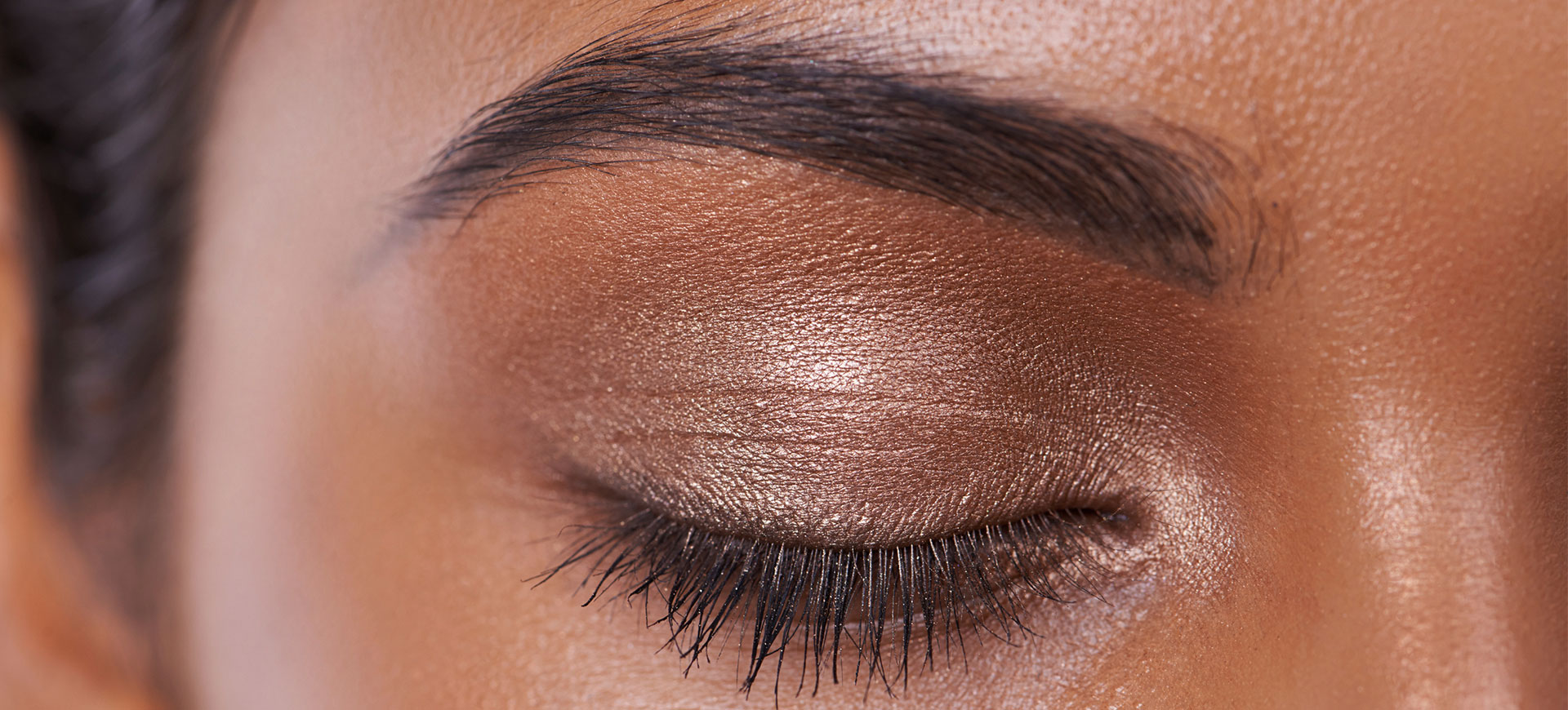 Så gör du för att få perfekta ögonbryn – Hollywoods hetaste make up-artist guidar dig i 7 enkla steg