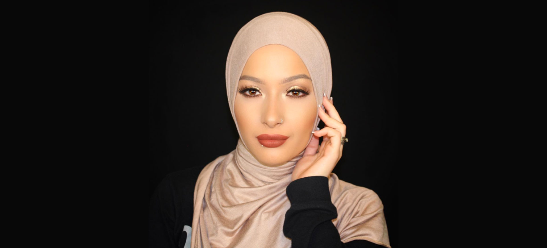 CoverGirl presenterar sin första hijab-bärande modell: ”Jag trodde aldrig att det skulle hända!”