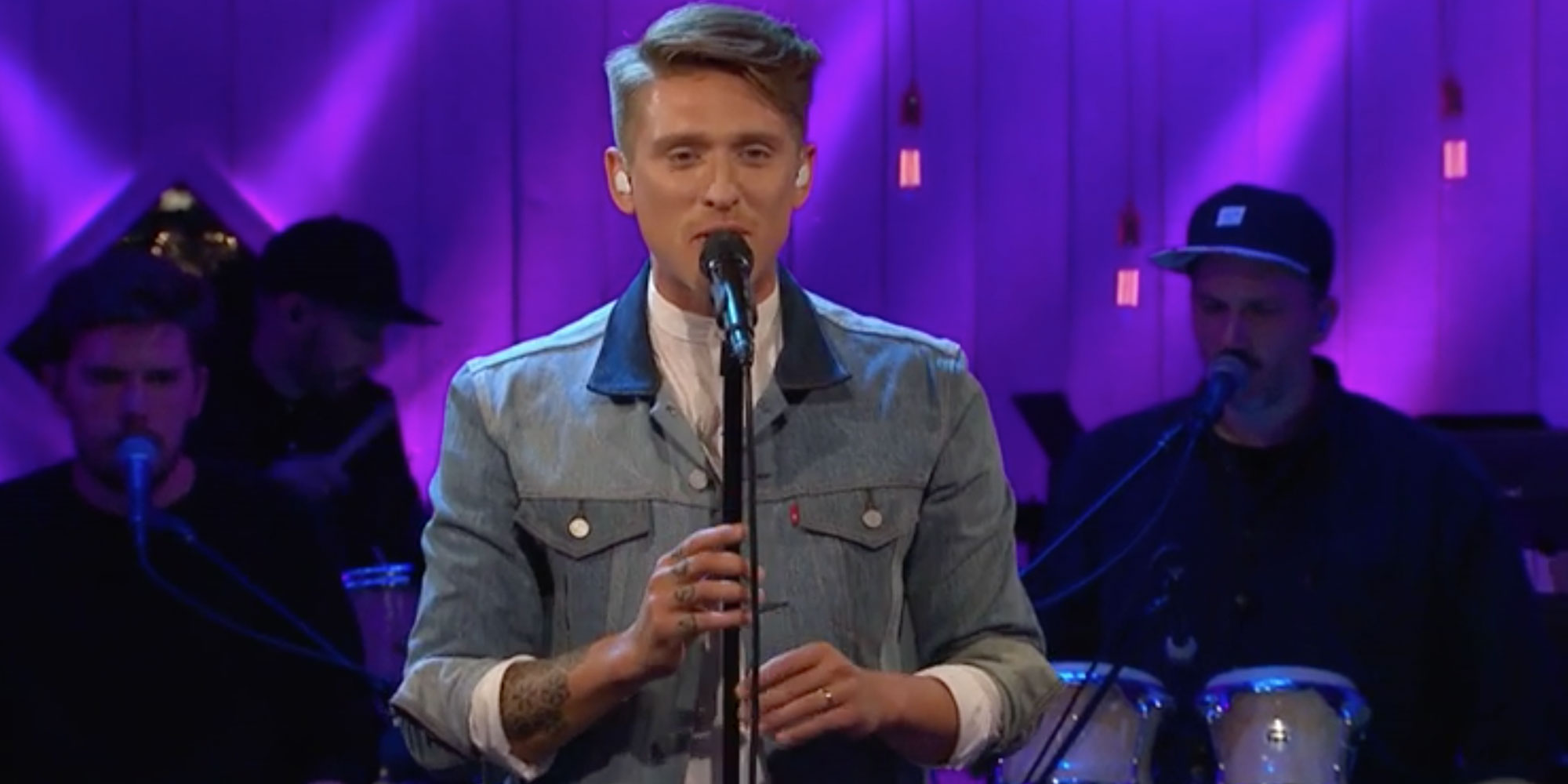 Lyssna på Danny Saucedos grymma version av ”För kärlekens skull” här (vi blir helt golvade!)
