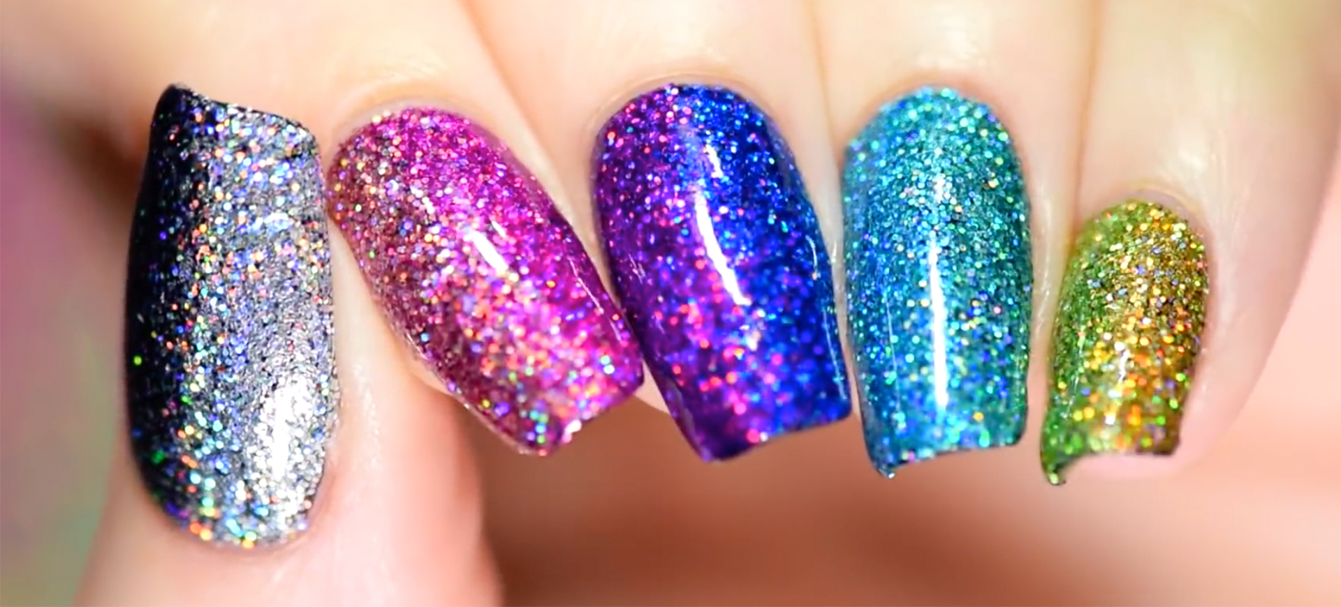 Det här tricket kommer få dina glitternaglar att bli flawless!