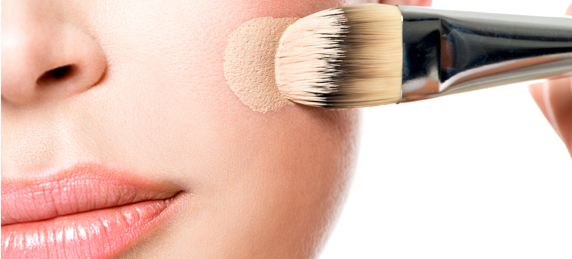 Här är anledningen till att ditt smink smular sig – och så undviker du det