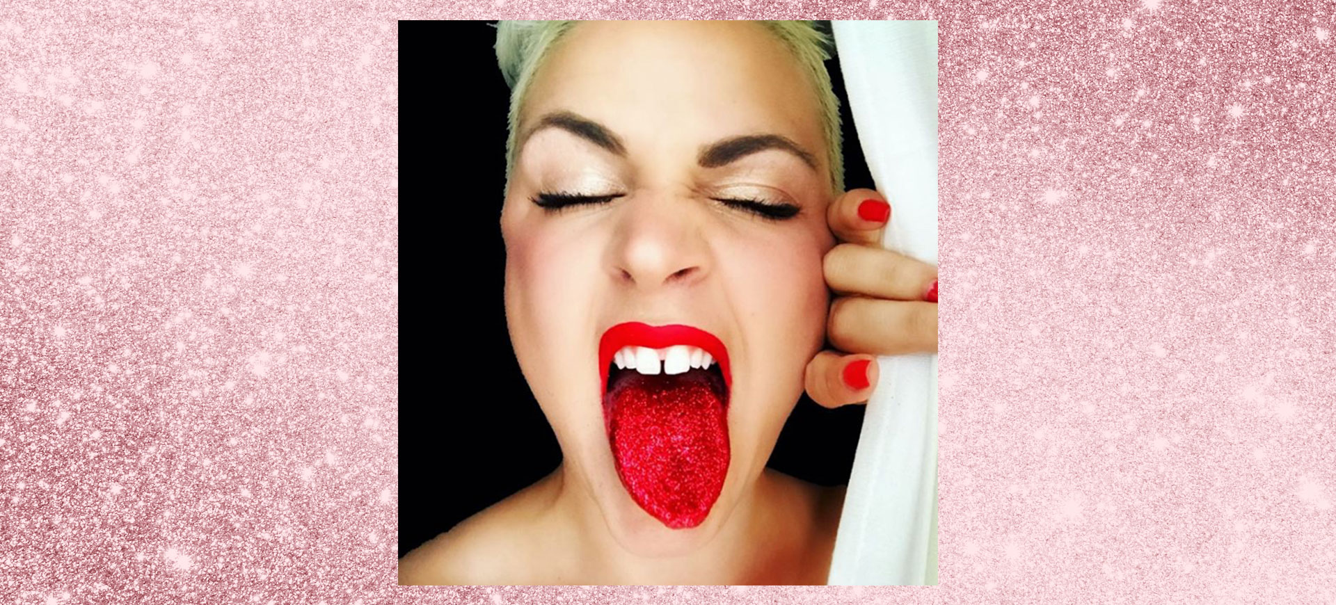 Senaste skönhetstrenden är extra sparkly – nu är det glittertungor som gäller