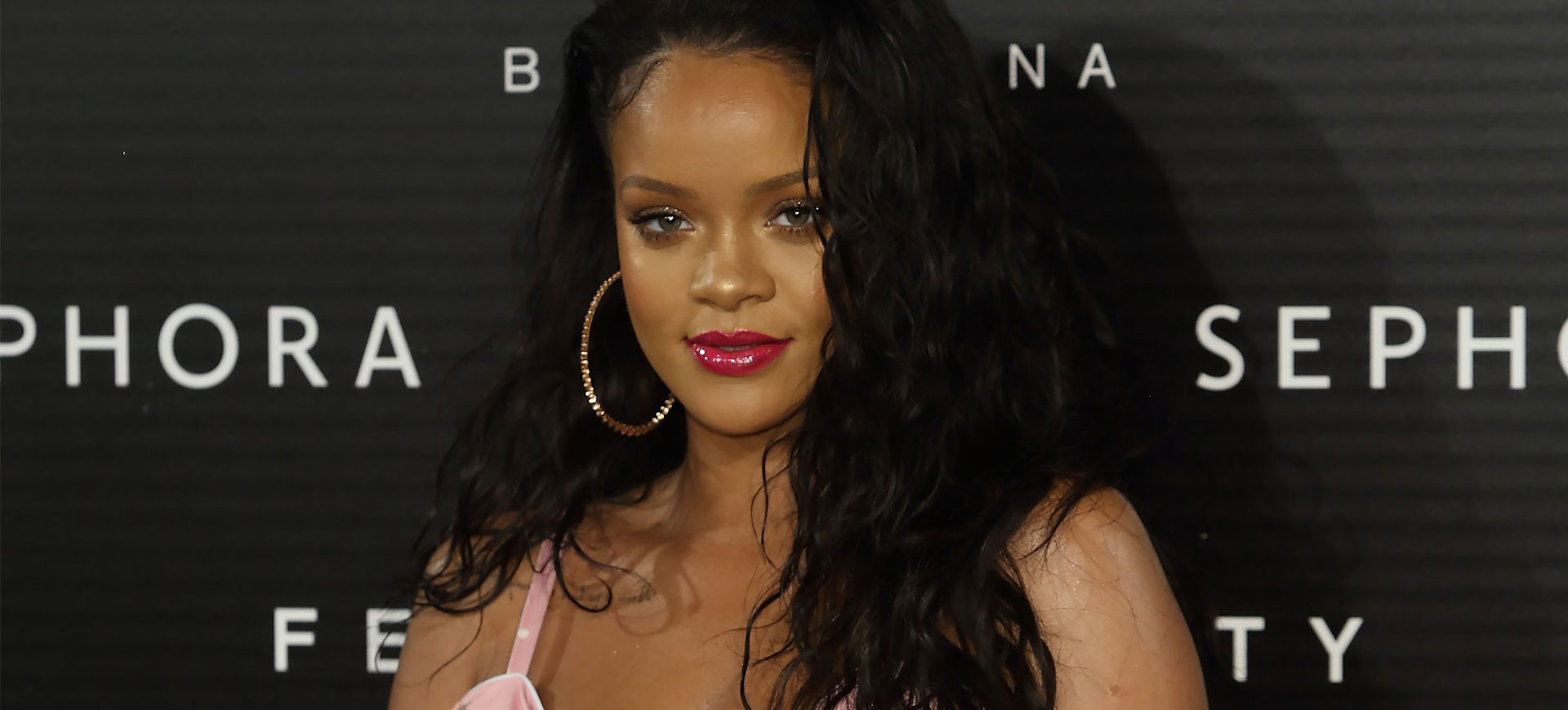 Rihanna och hennes Fenty Beauty lanserar hudvårdsprodukter också – eller?