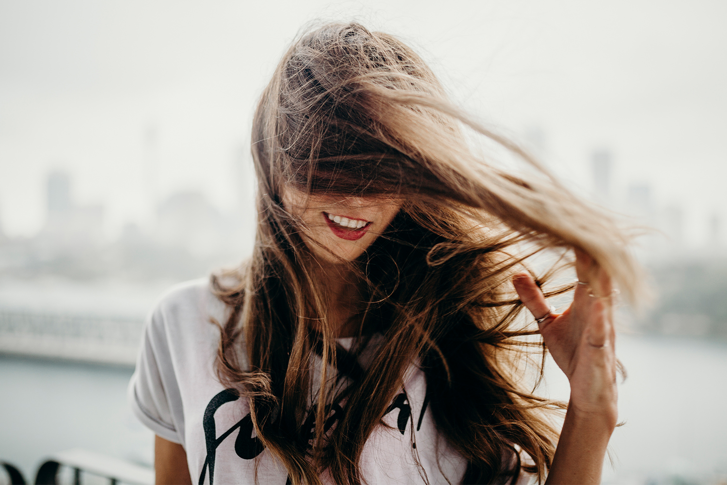 Bästa tipset mot fett hår – enligt Kardashian-familjens hårstylist