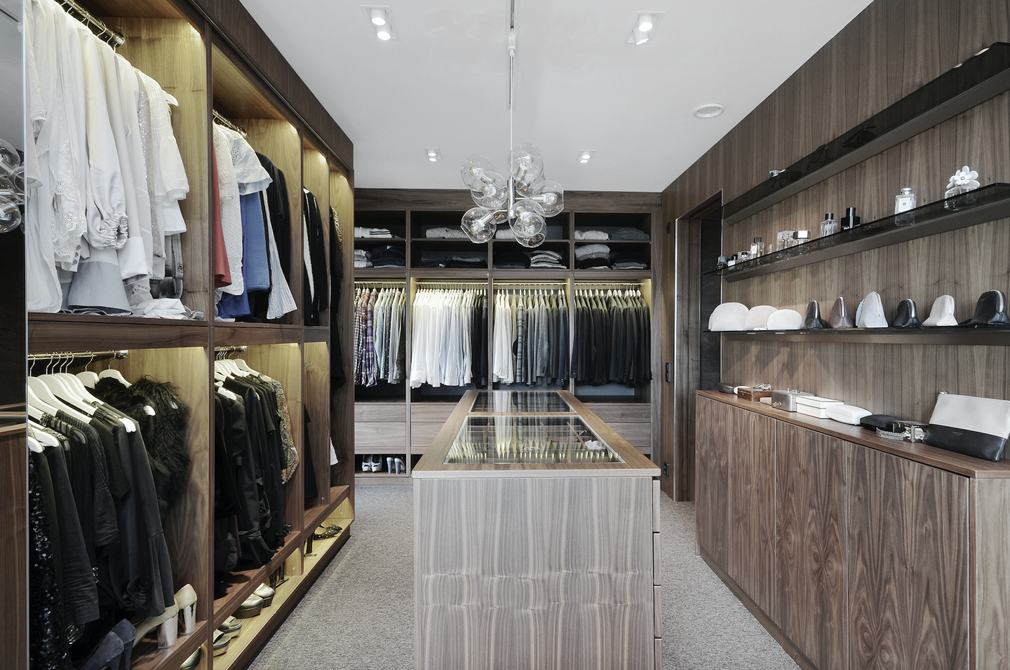 Walk in closet