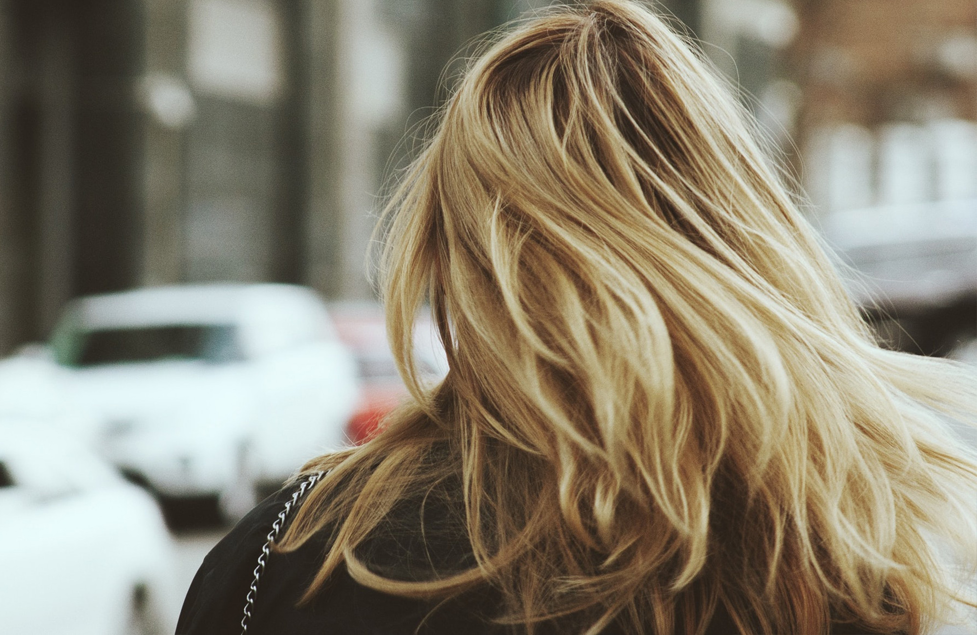 Så räddar du slitet hår (knepen att ta till innan du går till frisören)