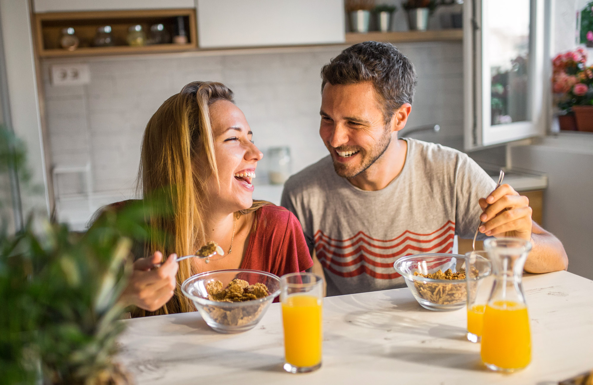 couple-having-cereal