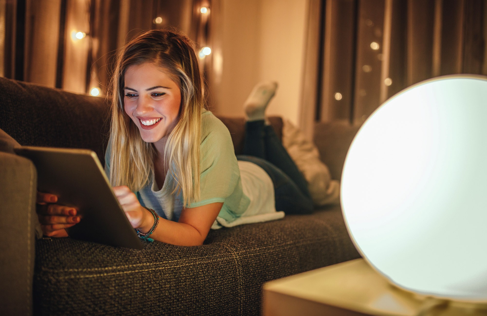 girl-tablet-sofa