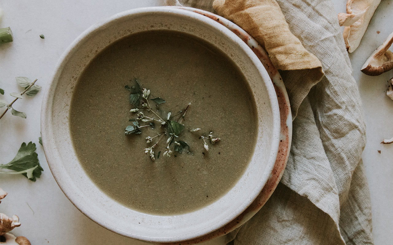 Krämig trattkantarellsoppa – snabbt och enkelt recept