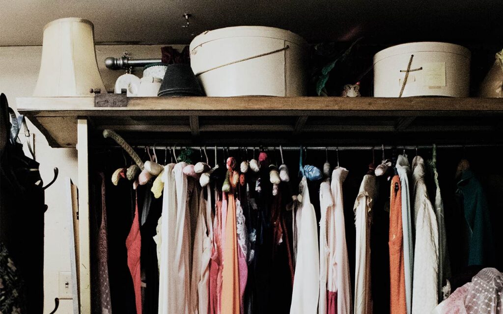 rensa garderoben snabbt