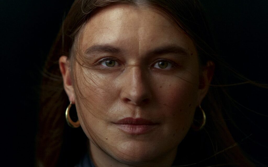 Vem är Linnea Henriksson?