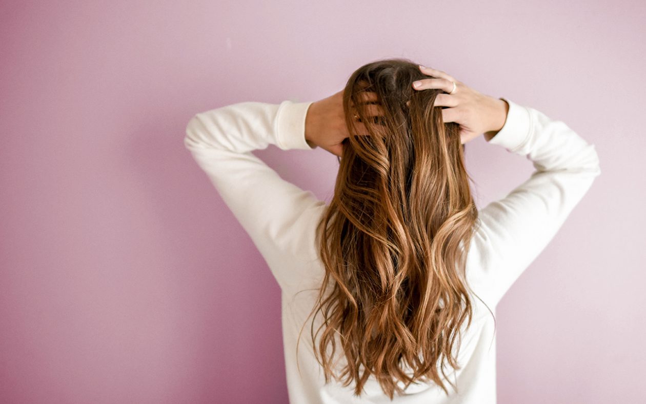 Trött på torrt hår? Här är frisörens bästa tips och produkter