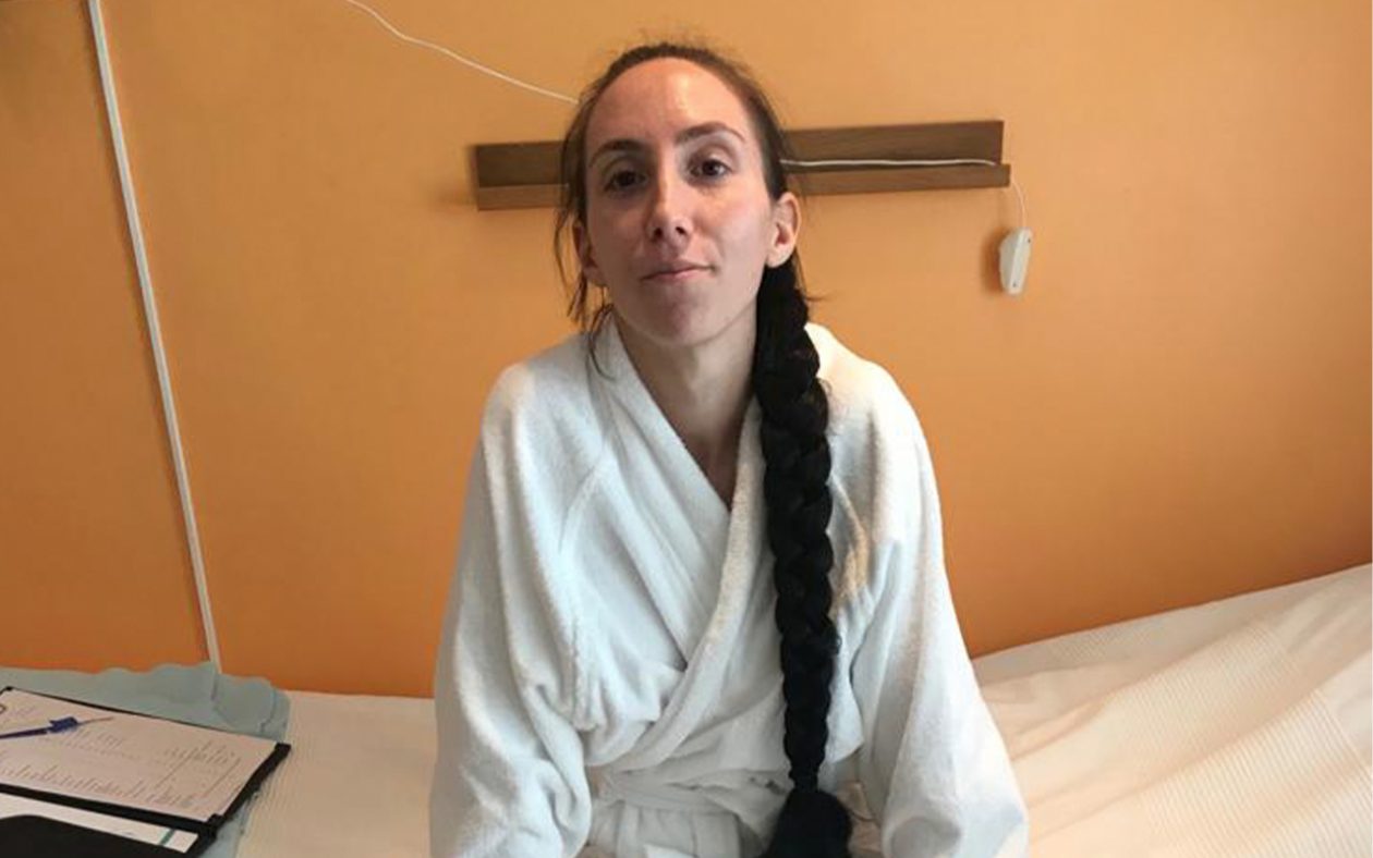 Sara, 28: ”Jag blev sjuk av mina bröstimplantat”