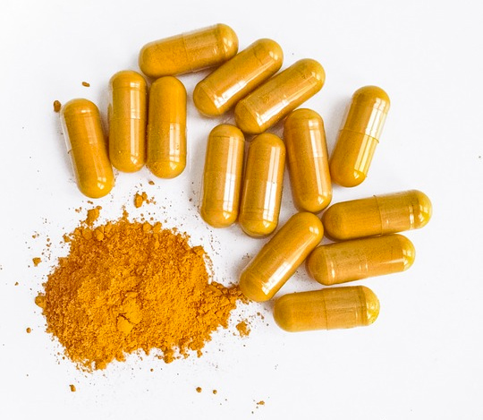 Gurkmeja på kapslar