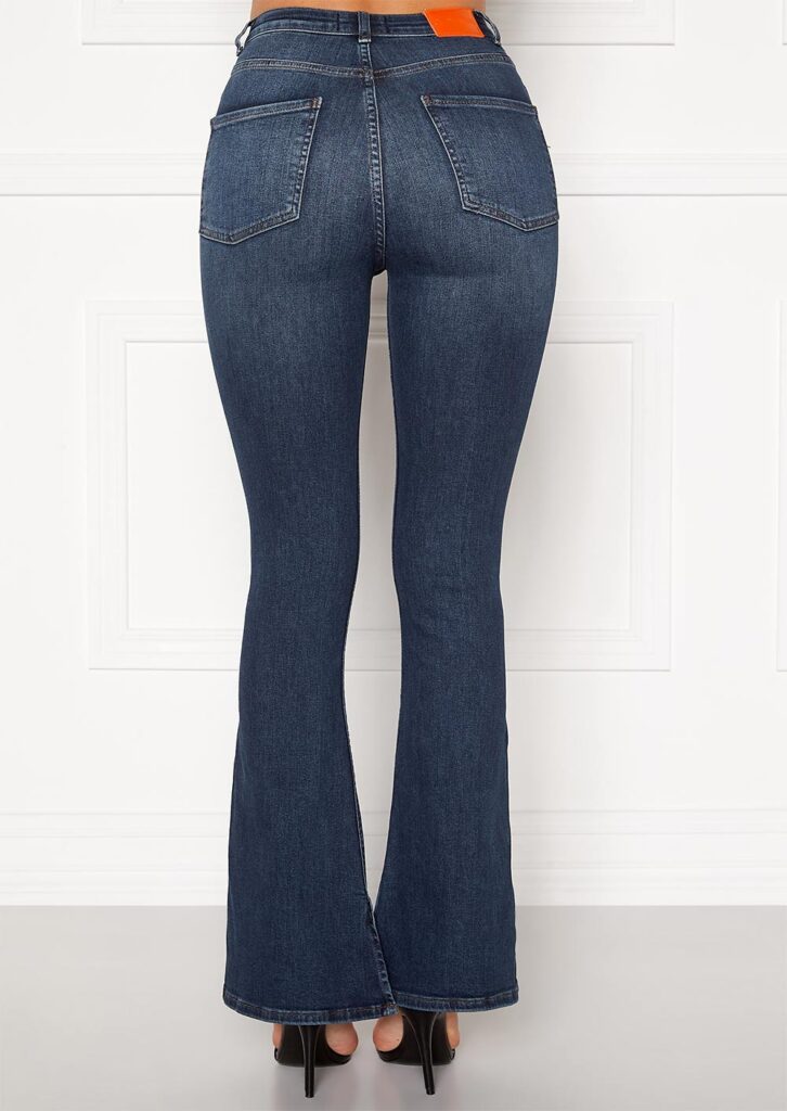 Mörka flared jeans