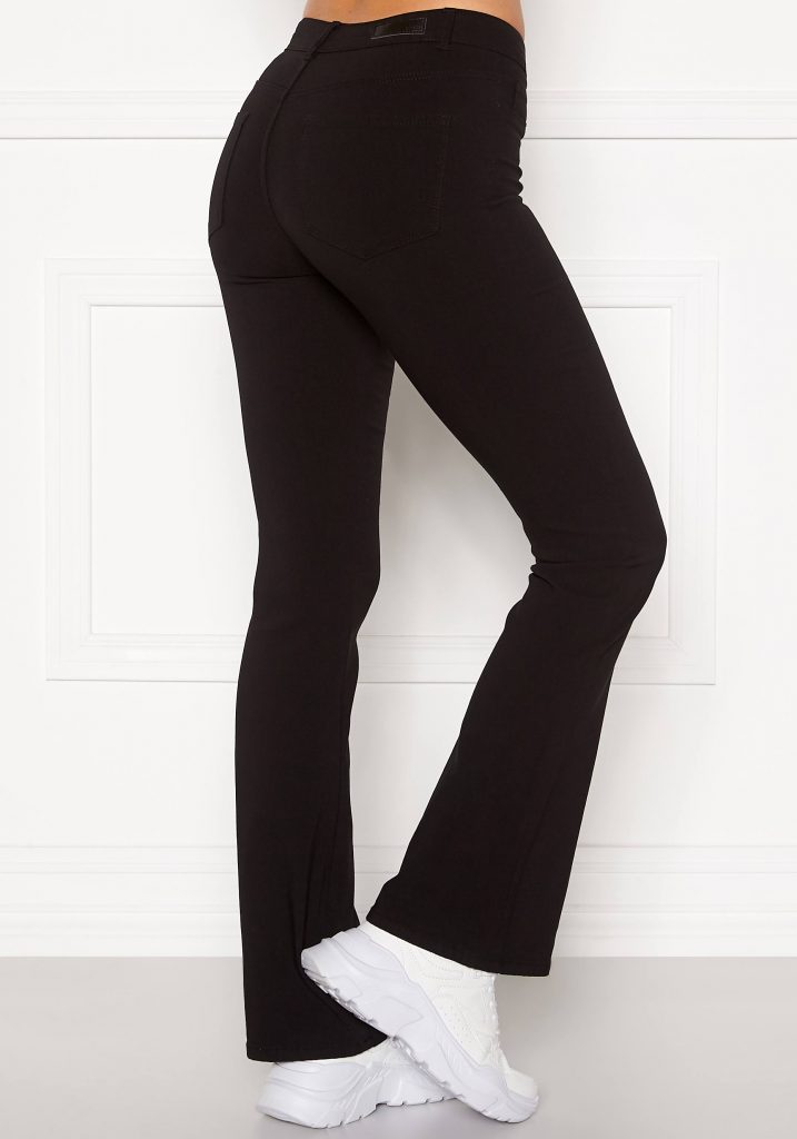 Svarta utsvängda jeans