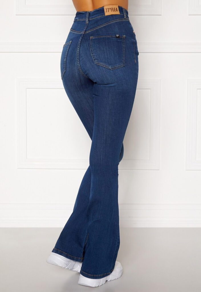 Mörkblå flared jeans