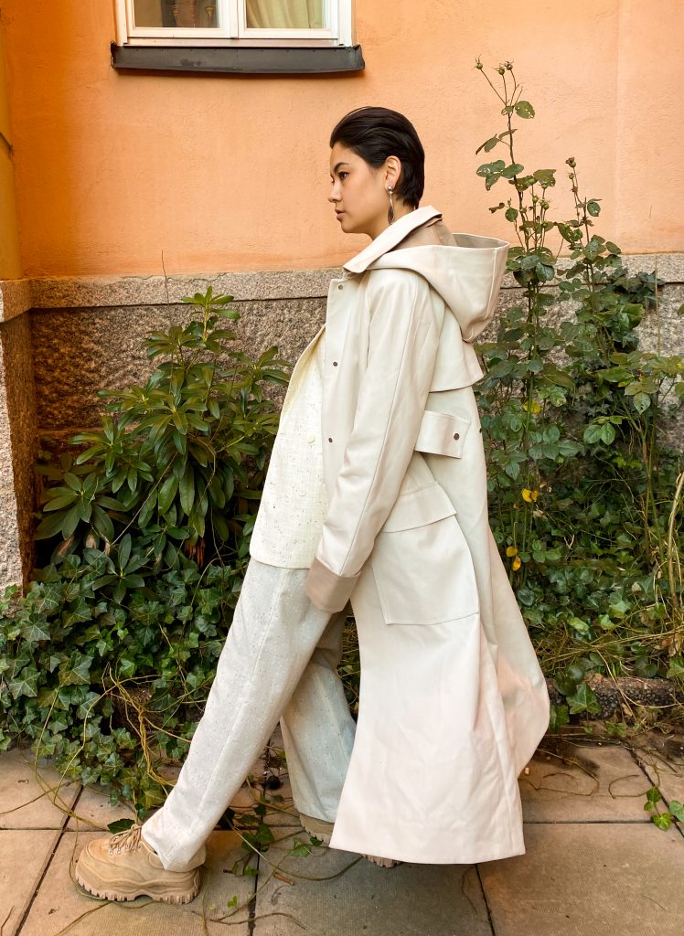 Vårmode för dam: trendig trenchcoat och kappa