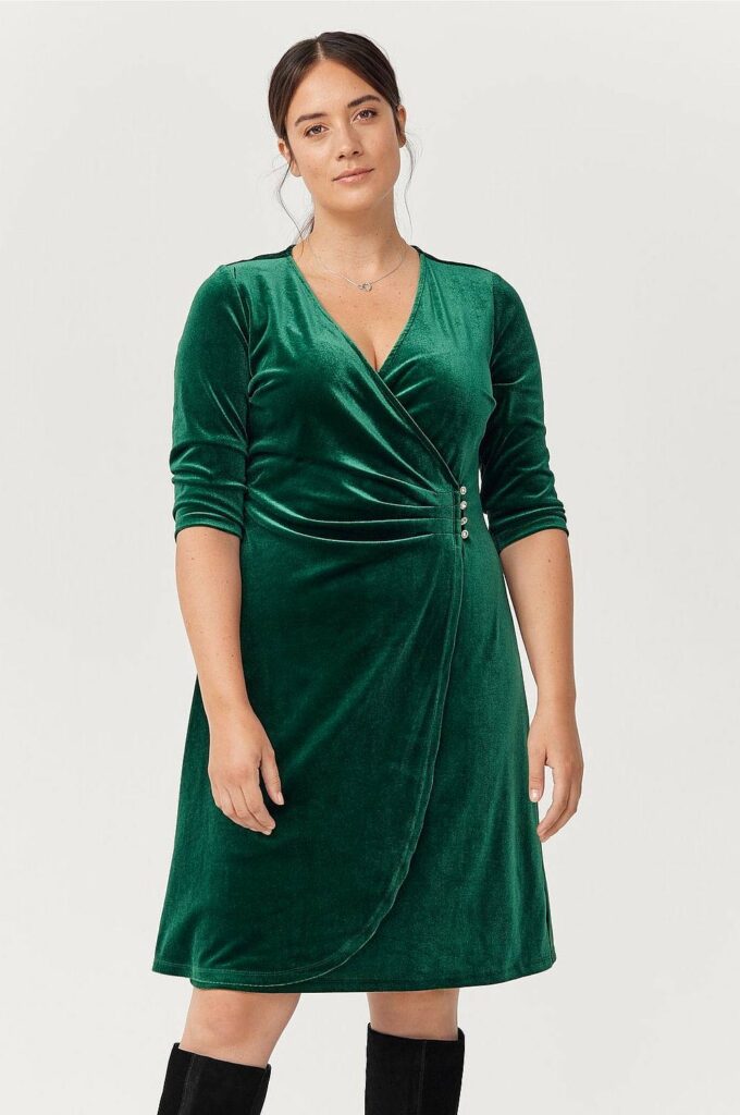 Grön sammetsklänning från Ellos plus size