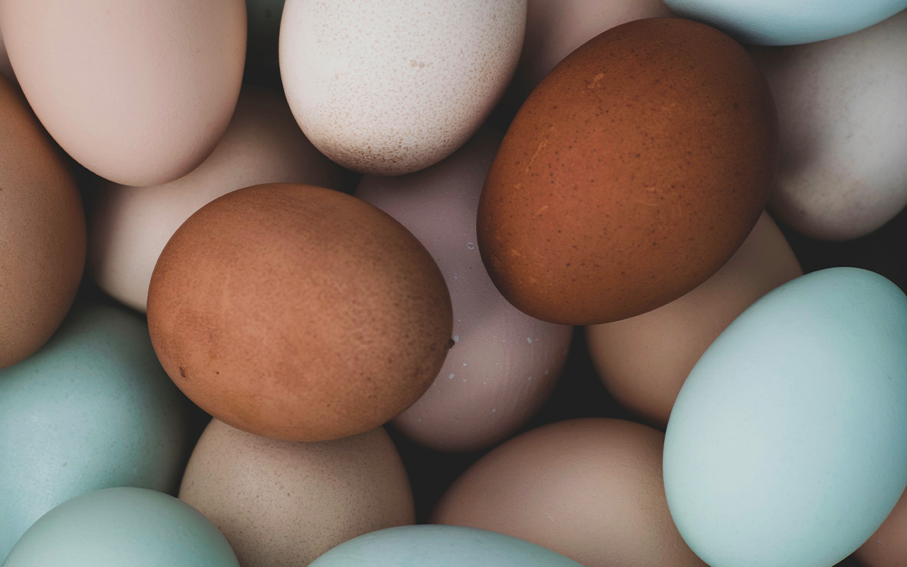 Så färgar du påskägg med naturliga råvaror