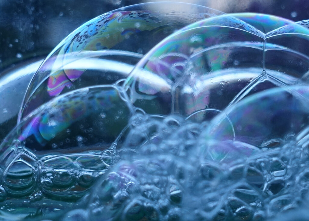 midsommarlek såpafotboll och såpabrännboll