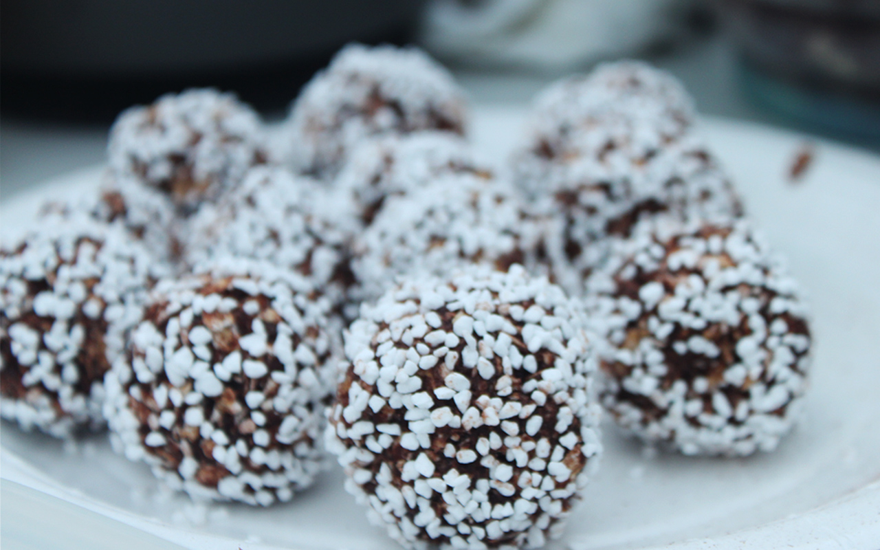 Lyxiga chokladbollar med smält choklad eller jordnötssmör? Här är våra bästa recept!