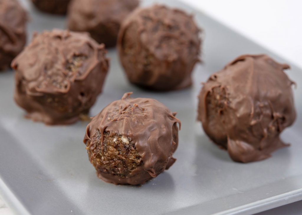 lyxiga chokladbollar med oboy och smält choklad