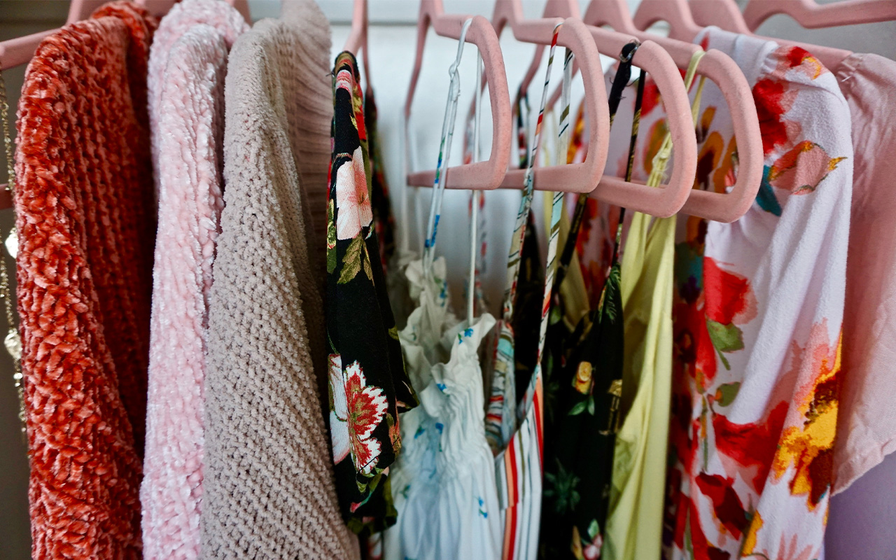 6 klädställningar som passar i sovrummet och hallen