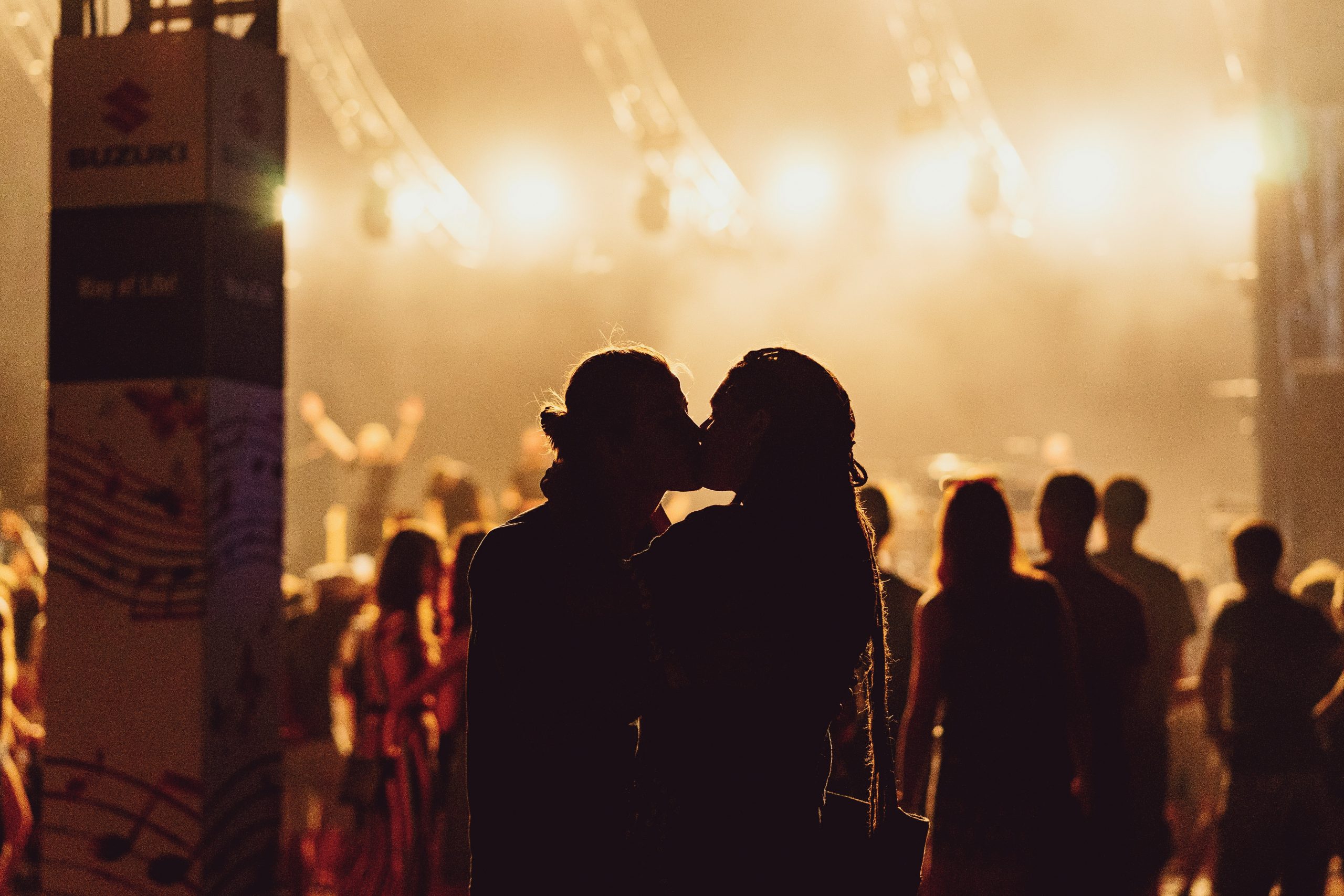 Sommarflirt eller långvarig relation? Astrologen guidar dig rätt!