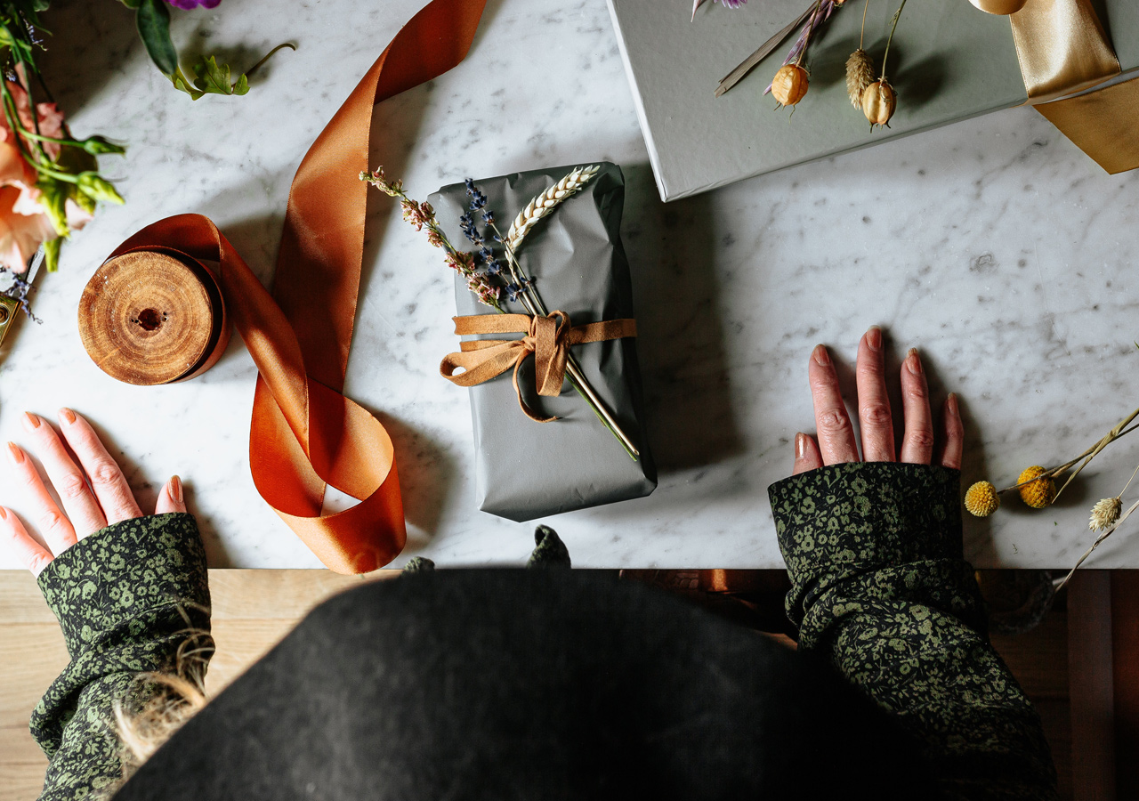 Stor guide: Bli bäst på att slå in paket den här julen