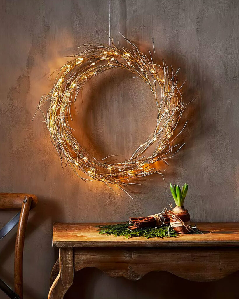 julkrans moden pa vagg