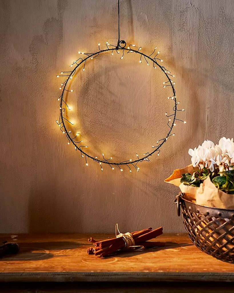 stilren julkrans med belysning