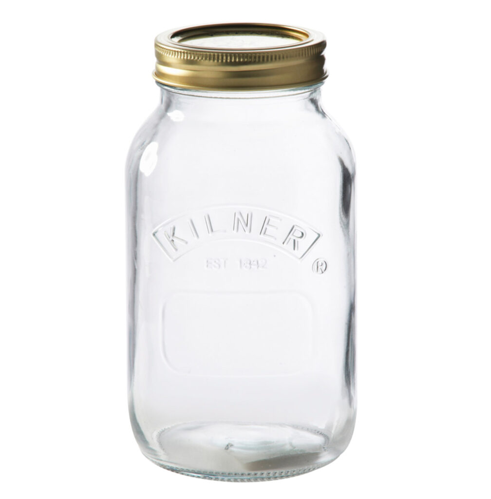 Organisera skafferi tips och burkar glas med guldlock