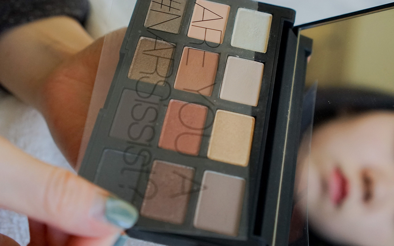 Så gör du Tiktok-sminkningen Doe eyes