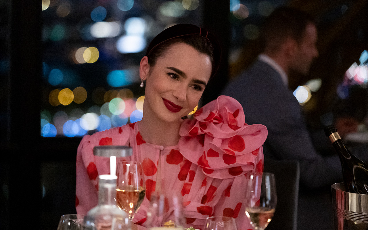 4 fina looks från Emily in Paris att kopiera rakt av