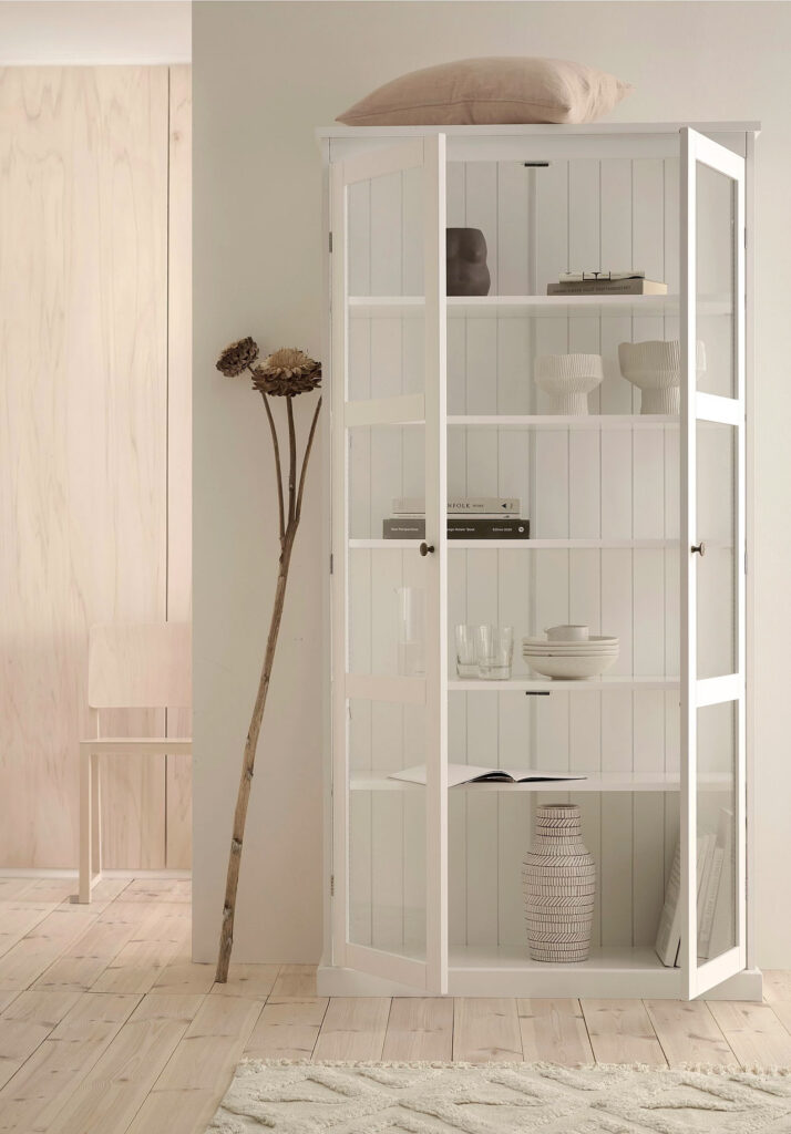 vitrinskap glas vit
