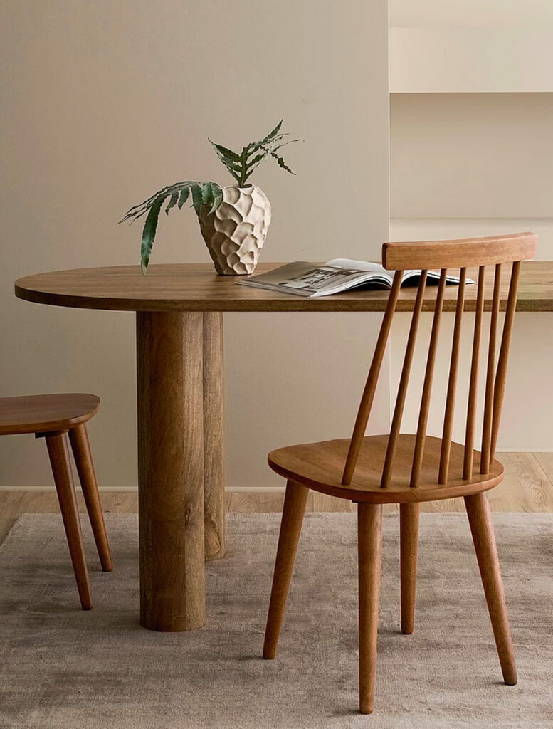 matbordsstol i tra brunt