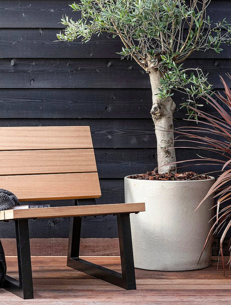 trastol utomhus tra utemobler