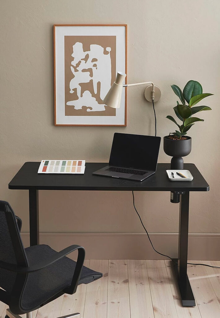 Vad kostar ett hoj och sankbart skrivbord?