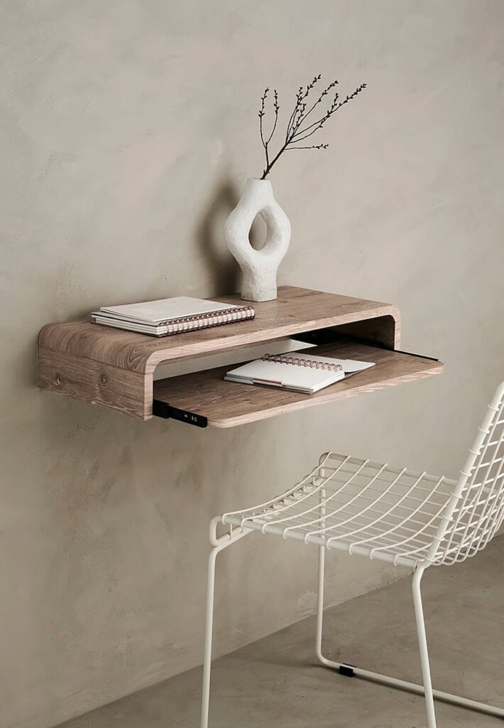 litet skrivbord vagghangt