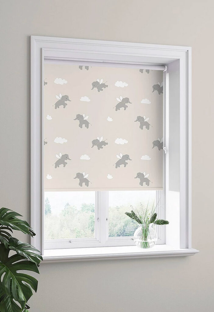 morklaggande rullgardin for barnrum